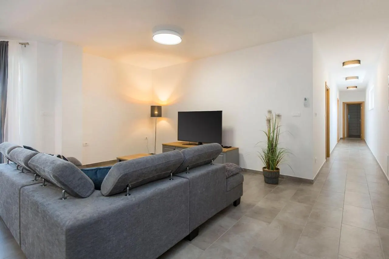 Villa Xenia Labin  0*, Labin (Istria)